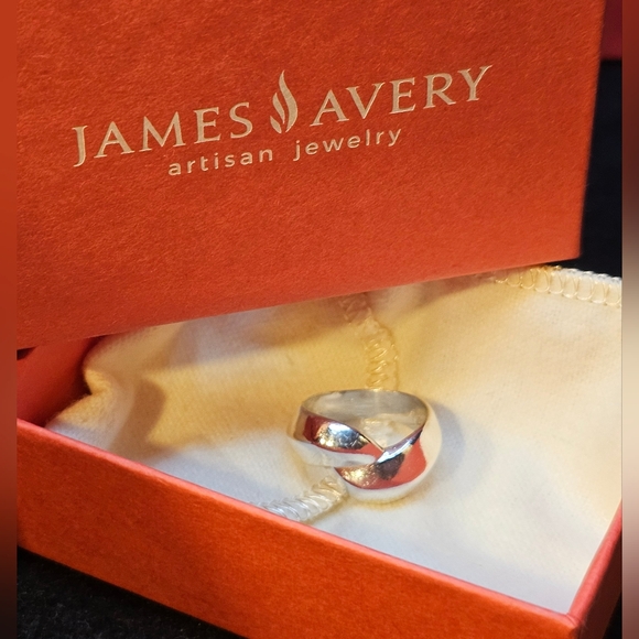 Retired HTF James Avery Dimensional Overlap Dome Ring - Picture 7 of 7